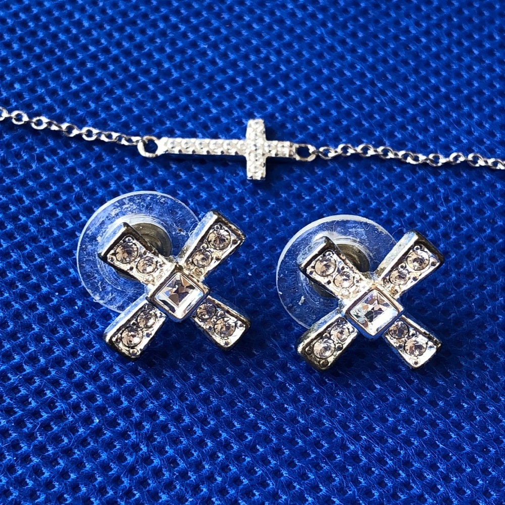 Silver Cross necklace marked Nana + free earring